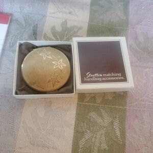 Vintage Stratton Gorgeous Gold Tone Compact